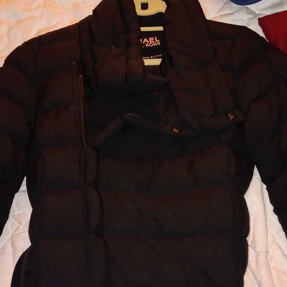BLACK 3/4 LENGTH PUFFER COAT BY MICHAEL KORS....FLY AS HECK!!